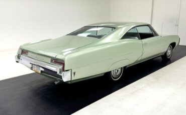 Pontiac-Executive-1968-Springmist-Green-White-2