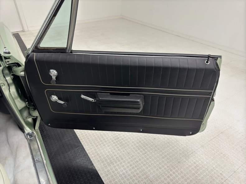 Pontiac-Executive-1968-Springmist-Green-White-24