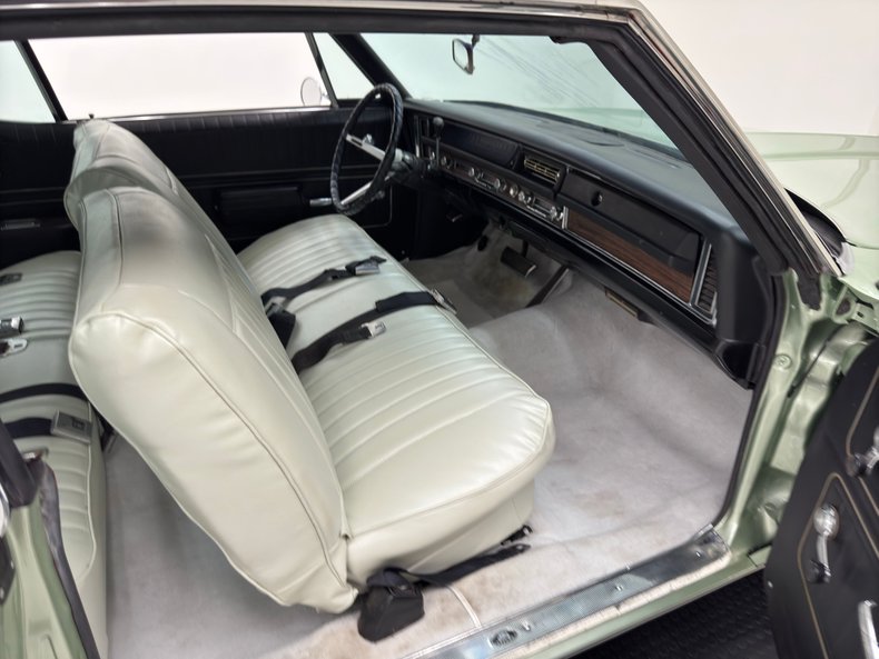 Pontiac-Executive-1968-Springmist-Green-White-29