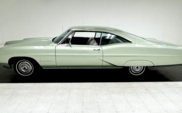 Pontiac-Executive-1968-Springmist-Green-White