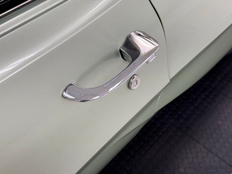 Pontiac-Executive-1968-Springmist-Green-White-47