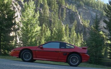Pontiac-Fiero-1986-Coupe