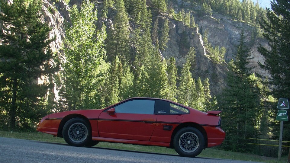 Pontiac-Fiero-1986-Coupe