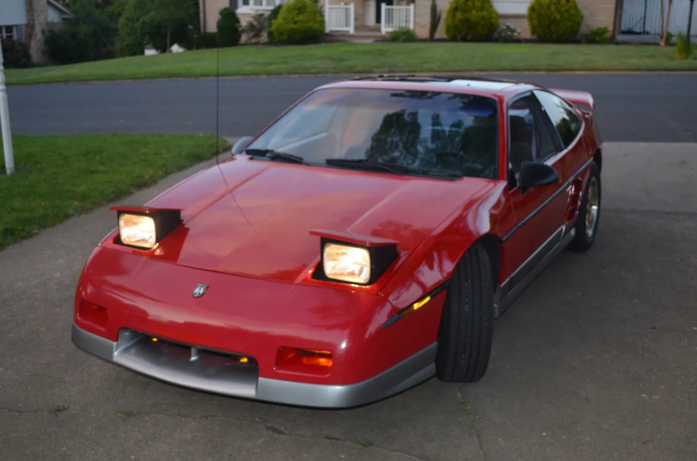 Pontiac-Fiero-1986-Red-Grey-12