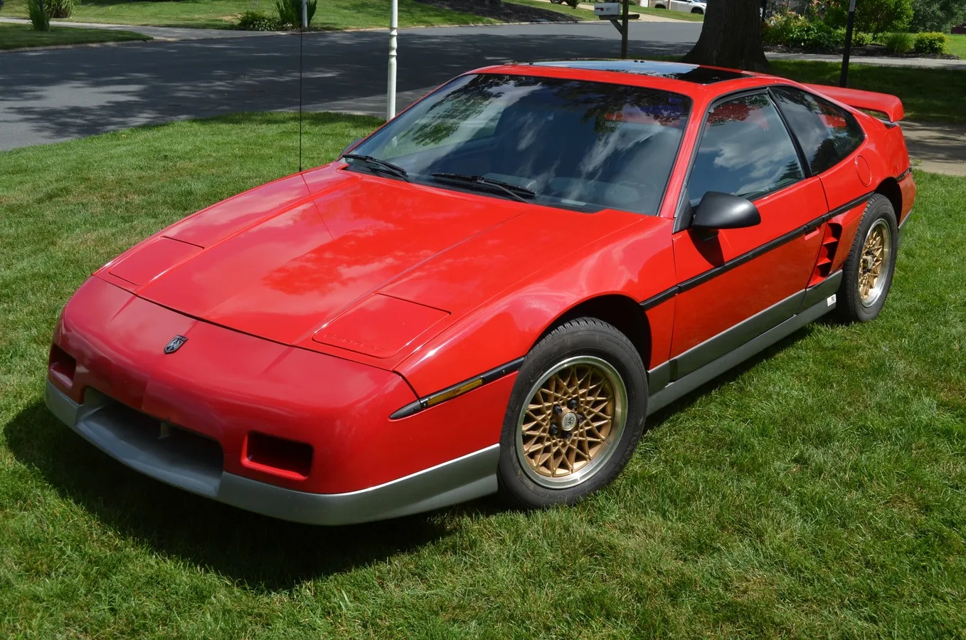 Pontiac-Fiero-1986-Red-Grey-6