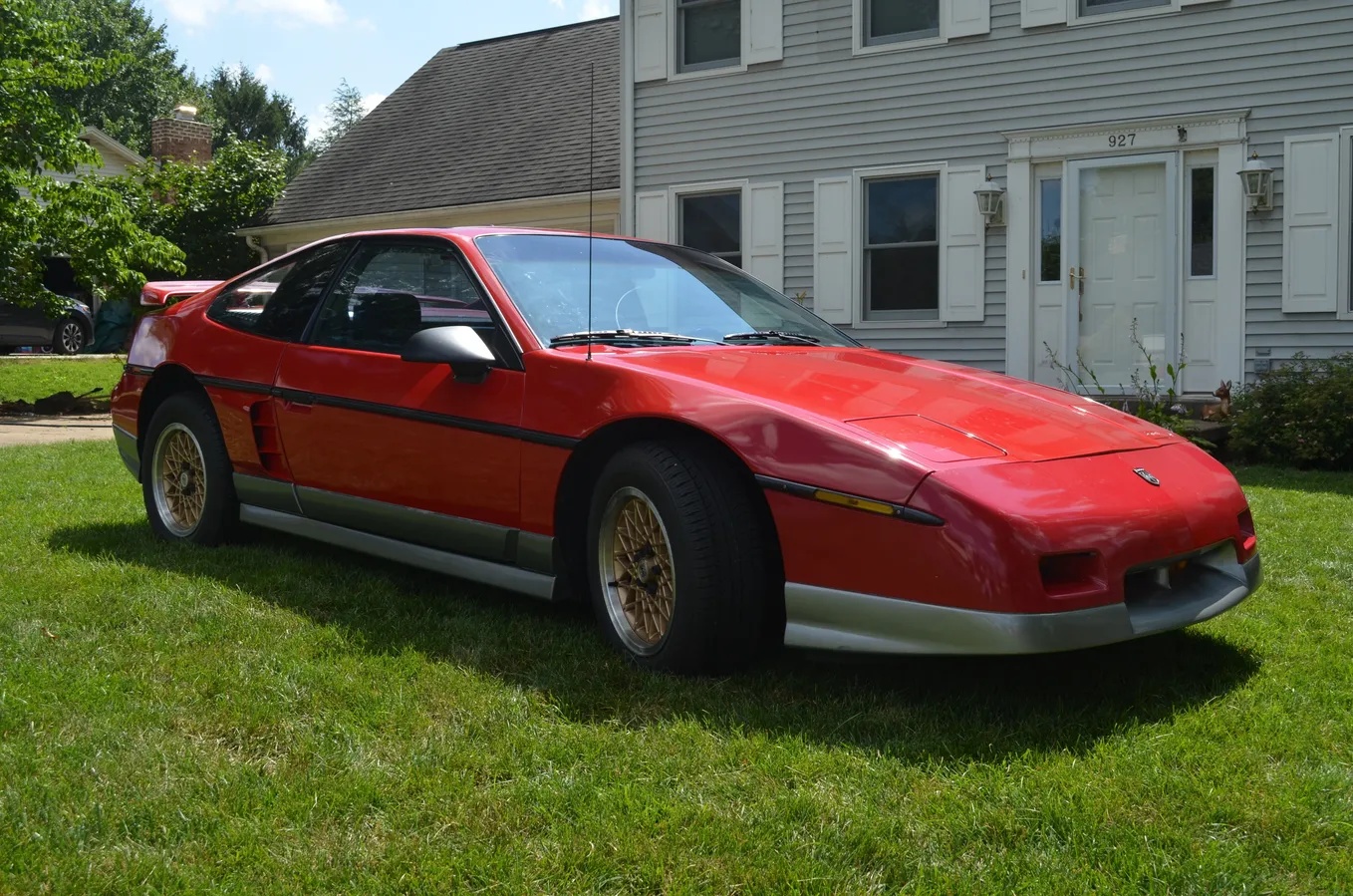 Pontiac-Fiero-1986-Red-Grey