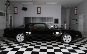Pontiac-Firebird-1976-Starlight-Black-Red-11