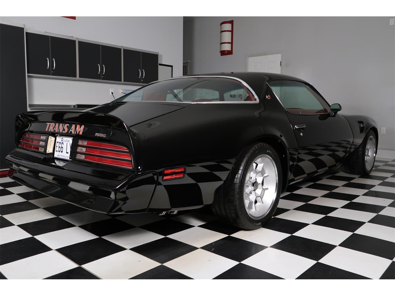 Pontiac-Firebird-1976-Starlight-Black-Red-13