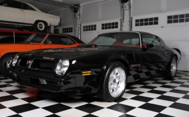 Pontiac-Firebird-1976-Starlight-Black-Red-17