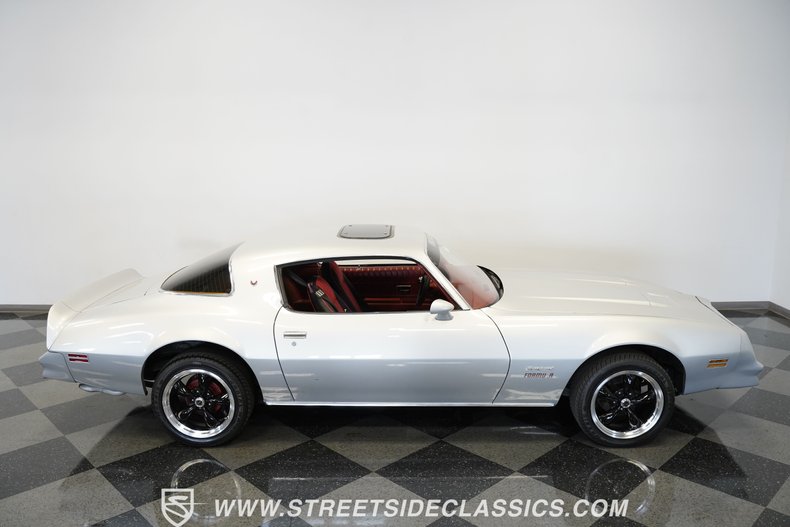 Pontiac-Firebird-1977-Silver-Red-22