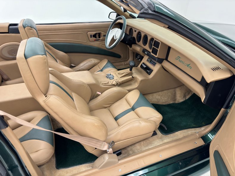 Pontiac-Firebird-1992-Dark-Jade-Green-Meta-Tan-4