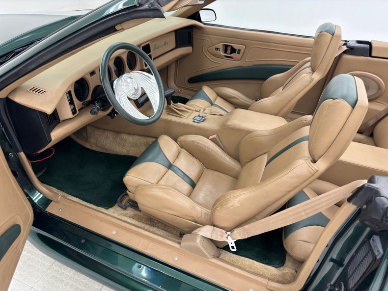 Pontiac-Firebird-1992-Dark-Jade-Green-Meta-Tan-47