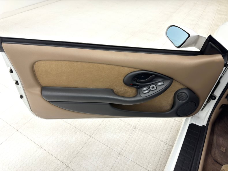 Pontiac-Firebird-1994-White-Tan-30