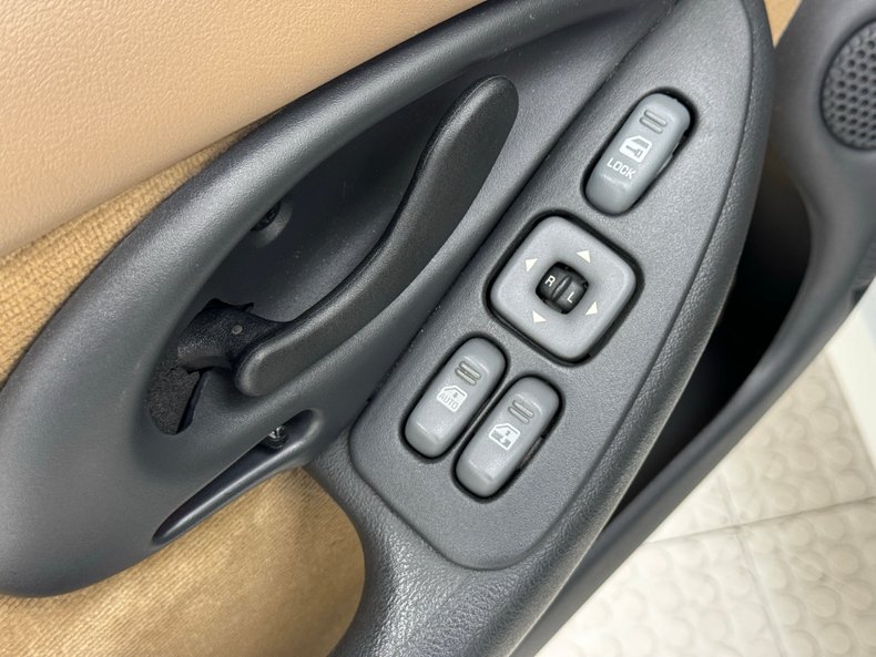 Pontiac-Firebird-1994-White-Tan-31