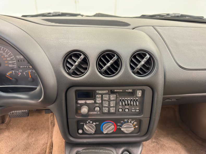 Pontiac-Firebird-1994-White-Tan-41