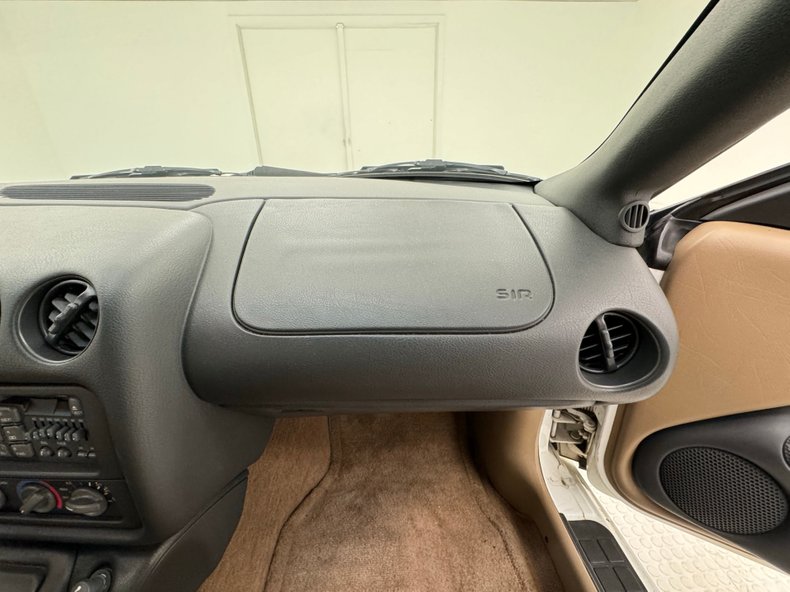 Pontiac-Firebird-1994-White-Tan-42