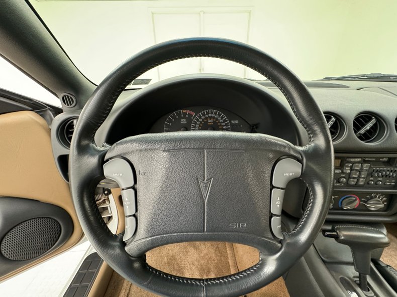 Pontiac-Firebird-1994-White-Tan-8