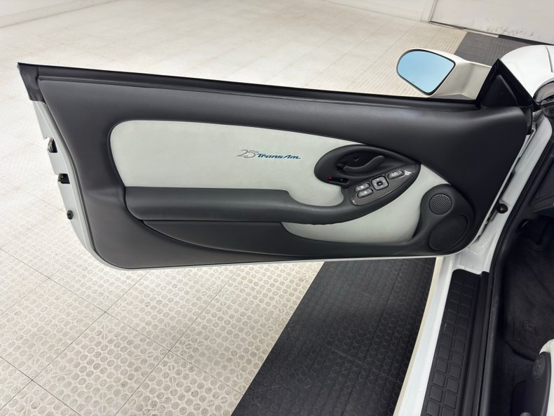 Pontiac-Firebird-1994-White-White-27