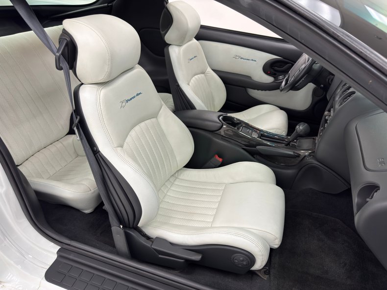 Pontiac-Firebird-1994-White-White-32