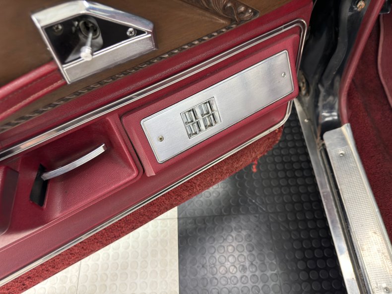 Pontiac-Grandville-1973-Starlight-Black-Oxblood-37