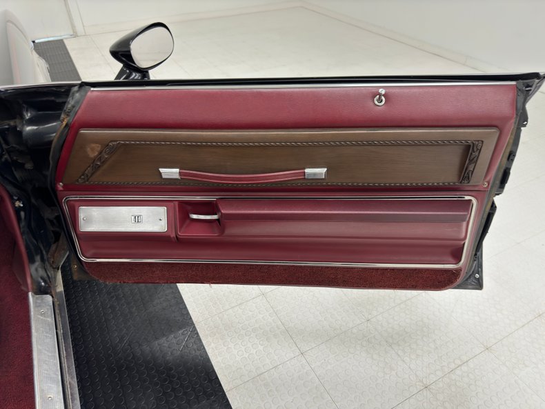 Pontiac-Grandville-1973-Starlight-Black-Oxblood-38