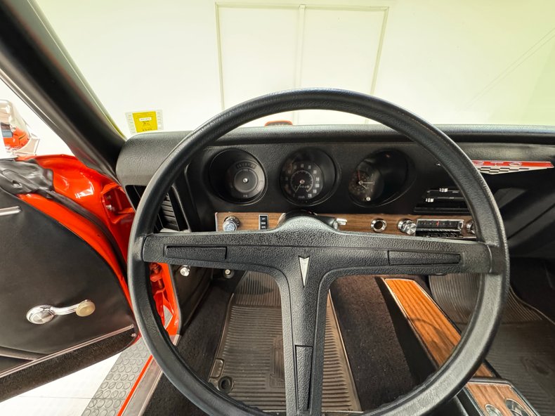 Pontiac-Gto-1969-Carousel-Red-Black-21