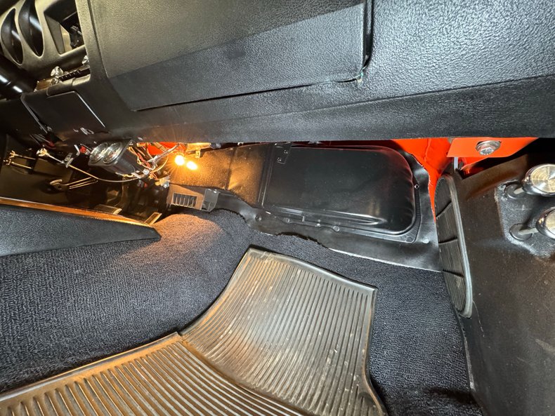 Pontiac-Gto-1969-Carousel-Red-Black-27