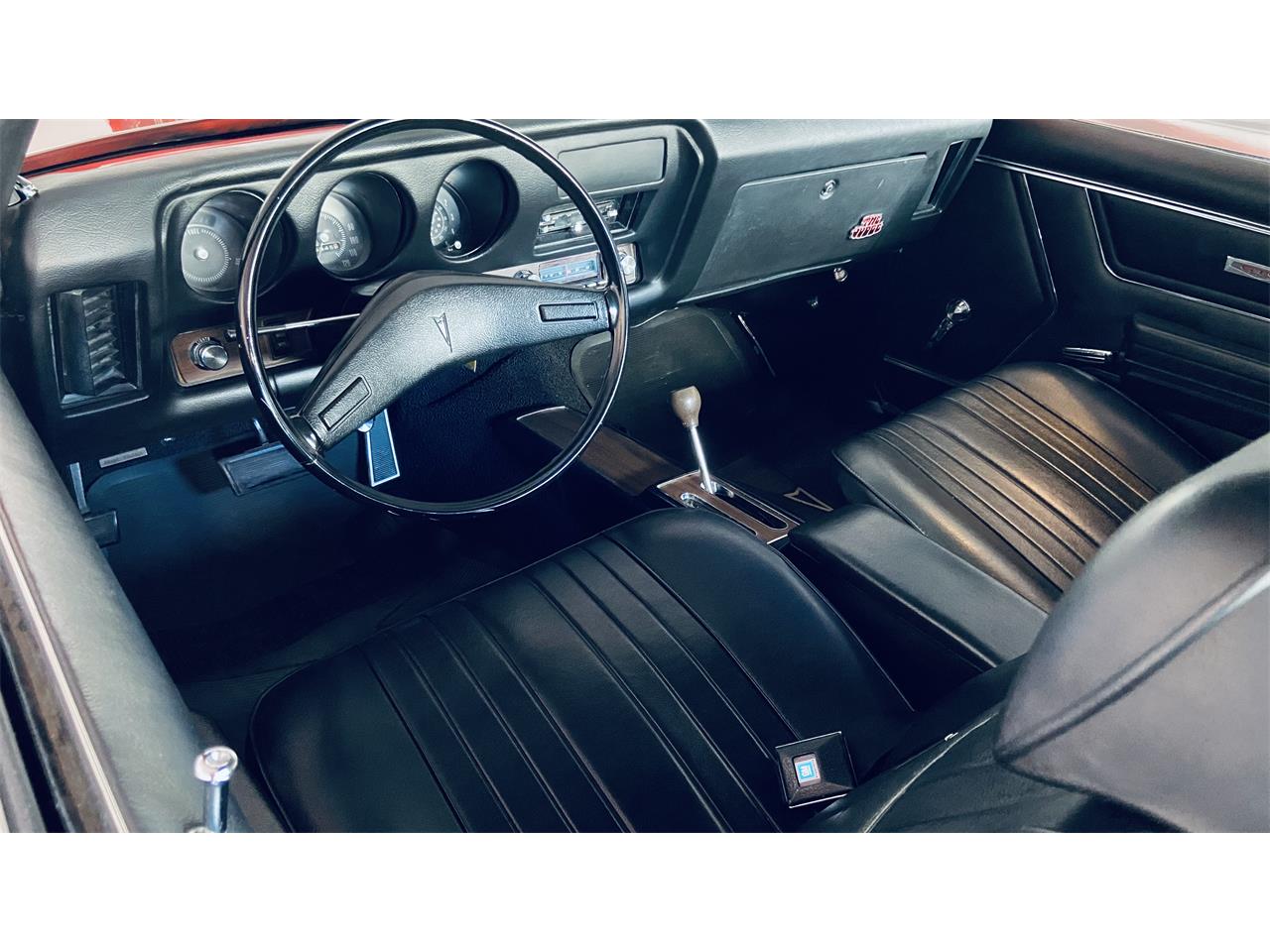 Pontiac-Gto-1969-Carousel-Red-Black-3