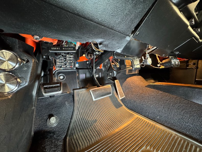 Pontiac-Gto-1969-Carousel-Red-Black-33