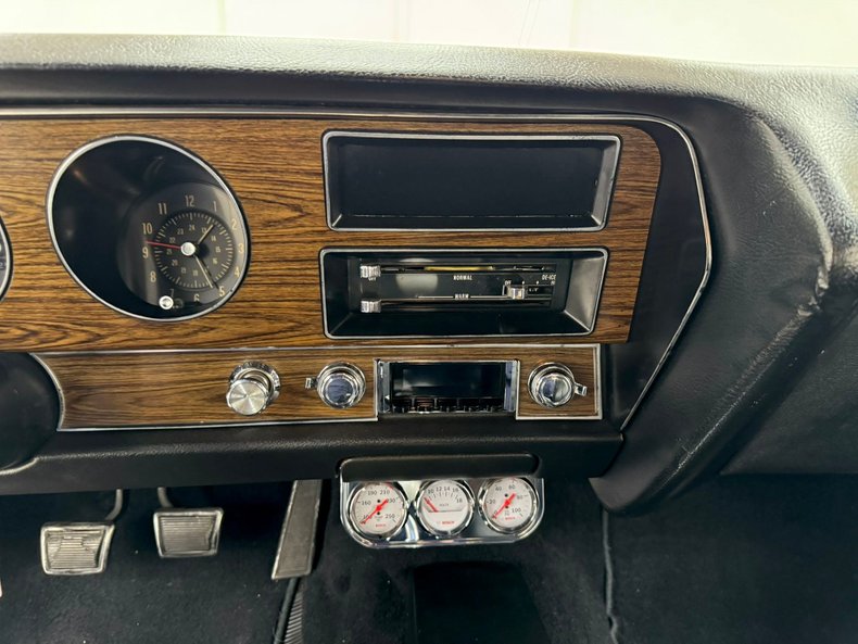 Pontiac-Gto-1970-Cardinal-Red-Black-11