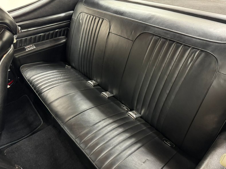 Pontiac-Gto-1970-Cardinal-Red-Black-37