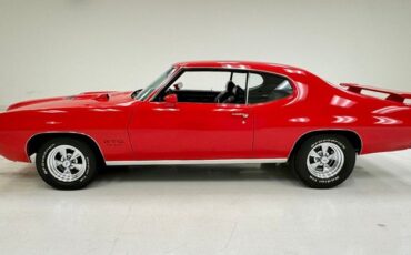 Pontiac-Gto-1970-Cardinal-Red-Black