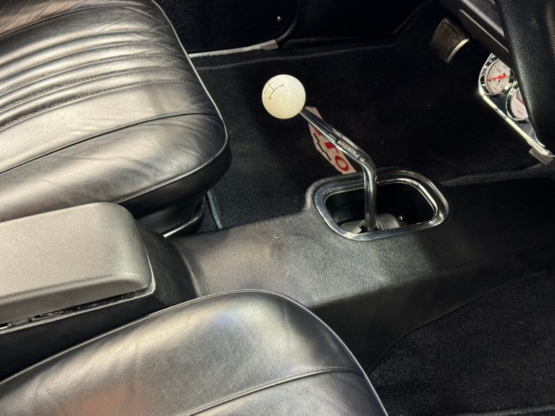 Pontiac-Gto-1970-Cardinal-Red-Black-48