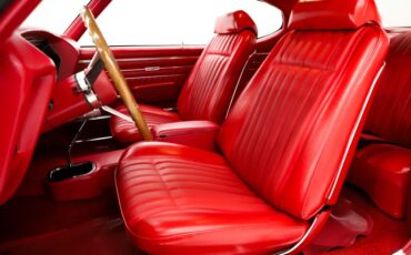 Pontiac-Gto-1970-Polar-White-Red-1