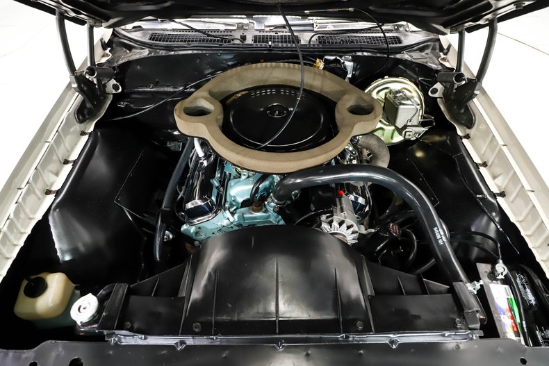 Pontiac-Gto-1970-Polar-White-Red-12