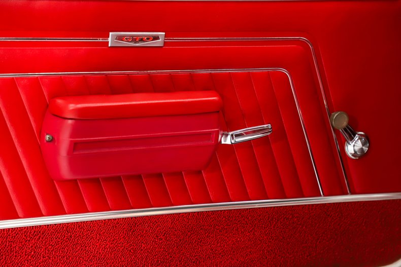 Pontiac-Gto-1970-Polar-White-Red-16