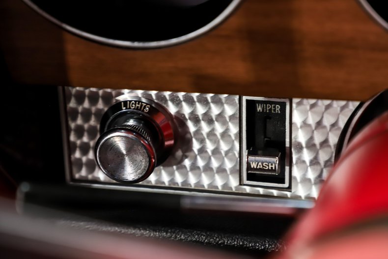 Pontiac-Gto-1970-Polar-White-Red-2