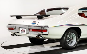 Pontiac-Gto-1970-Polar-White-Red-22