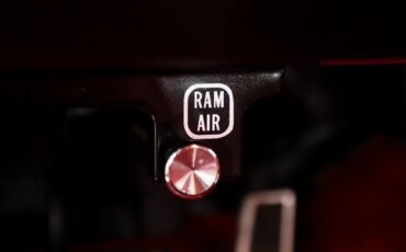 Pontiac-Gto-1970-Polar-White-Red-25