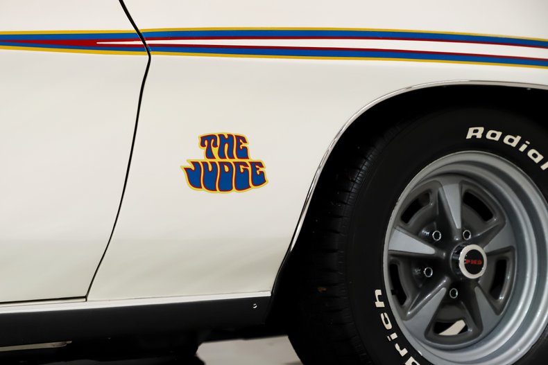 Pontiac-Gto-1970-Polar-White-Red-26