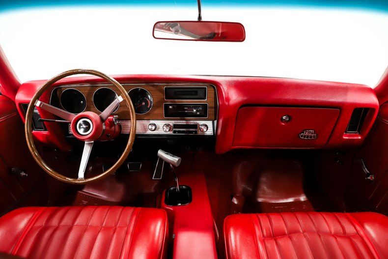 Pontiac-Gto-1970-Polar-White-Red-27