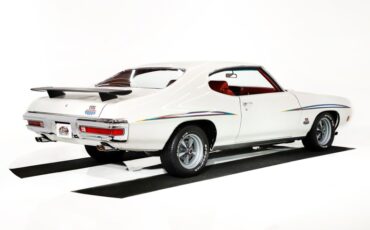 Pontiac-Gto-1970-Polar-White-Red-30