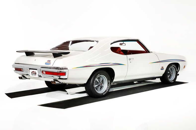 Pontiac-Gto-1970-Polar-White-Red-30