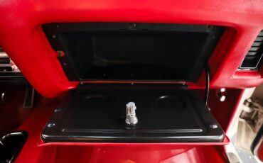 Pontiac-Gto-1970-Polar-White-Red-35