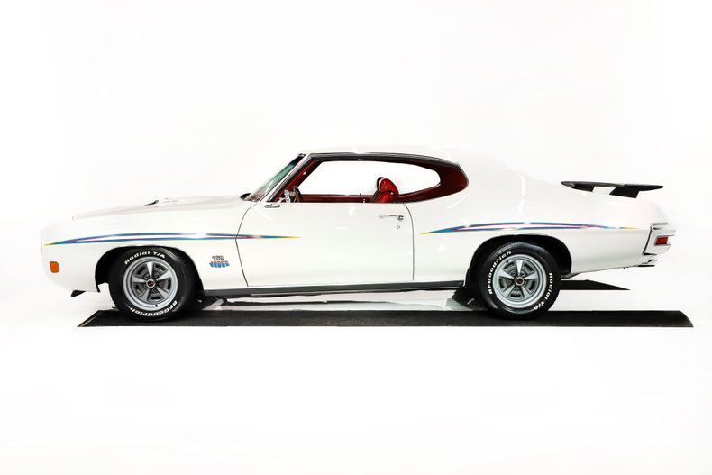 Pontiac-Gto-1970-Polar-White-Red-36