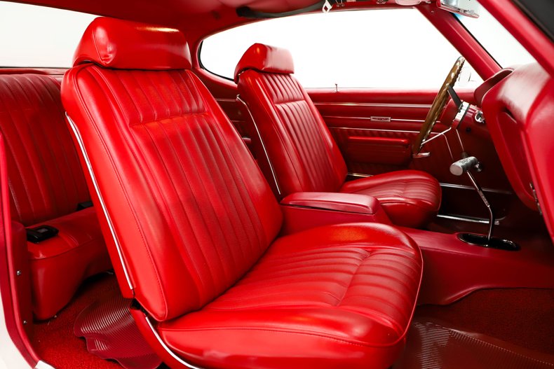 Pontiac-Gto-1970-Polar-White-Red-37