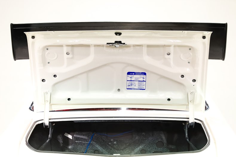 Pontiac-Gto-1970-Polar-White-Red-42