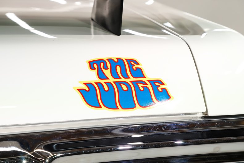 Pontiac-Gto-1970-Polar-White-Red-6