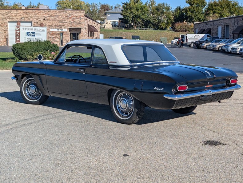 Pontiac-Tempest-1962-Black-Black-24