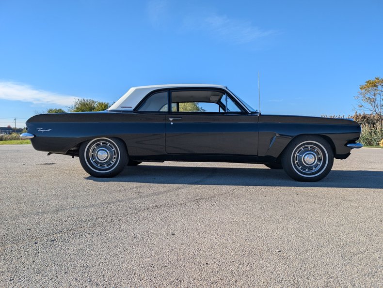 Pontiac-Tempest-1962-Black-Black-31